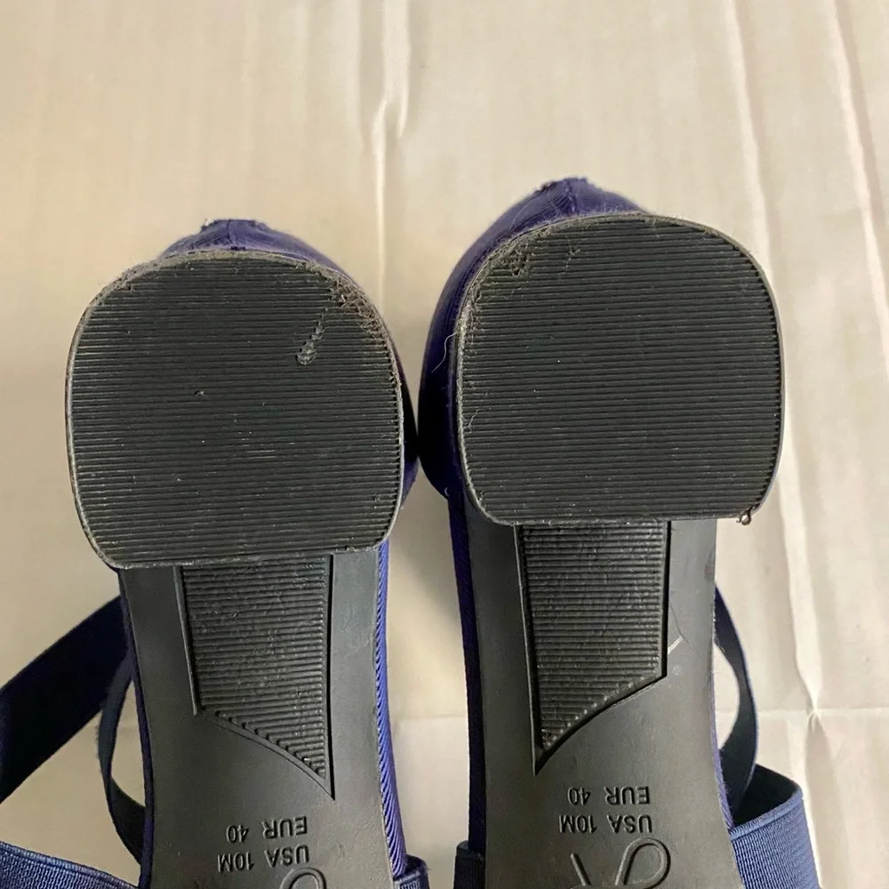 Adrianna Papell royal blue beaded shoes size 10.Beautiful beading. - Picture 9 of 13